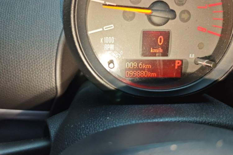 Used MINI Countryman 2014 1.6T COOPER ALL4 Fun Odometer Close Up