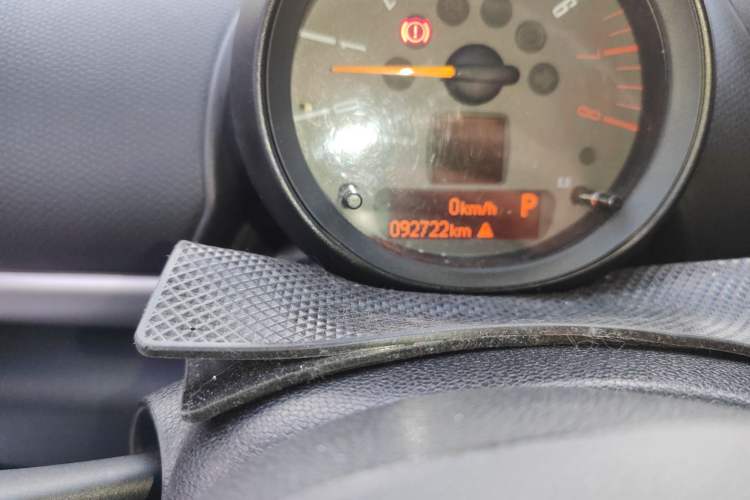 Used MINI Countryman 2014 1.6T COOPER ALL4 Fun Odometer Close Up