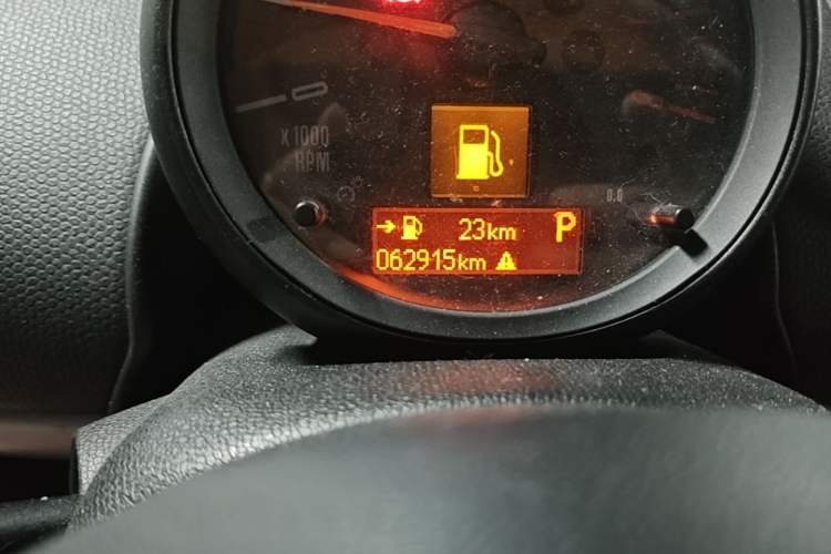 Used MINI Countryman 2014 1.6L COOPER Fun Odometer Close Up