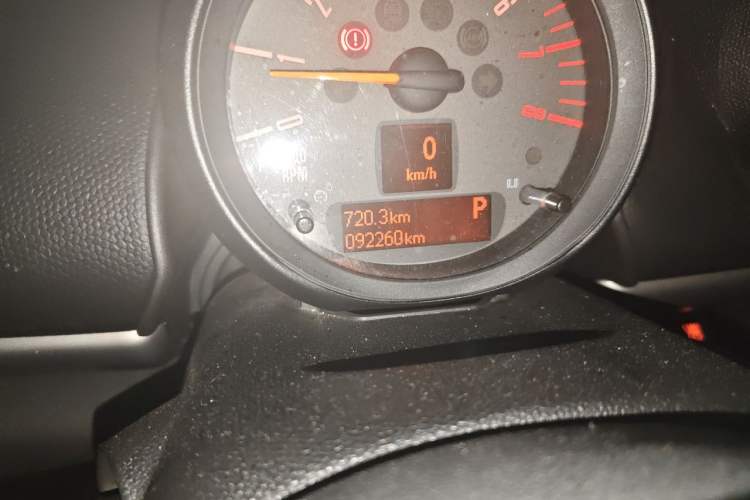 Used MINI Countryman 2014 1.6L COOPER Fun Odometer Close Up