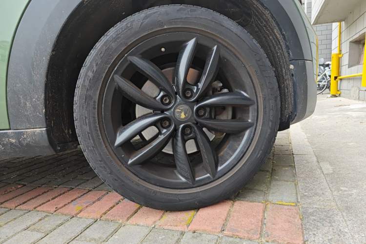 Used MINI Countryman 2014 1.6L COOPER Fun Right Front Wheel Hub