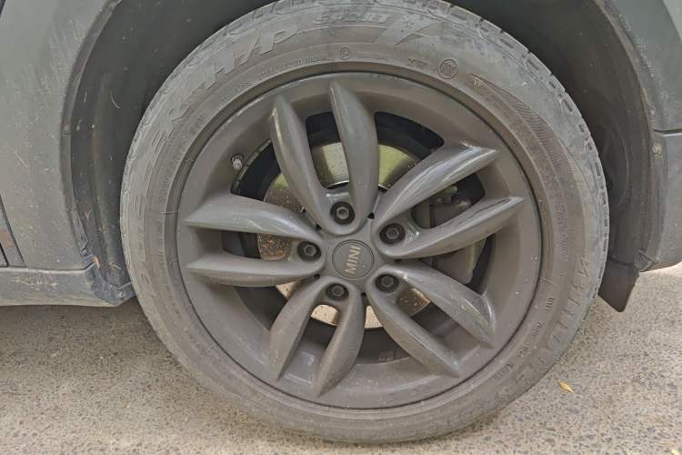 Used MINI Countryman 2014 1.6L COOPER Fun Right Front Wheel Hub