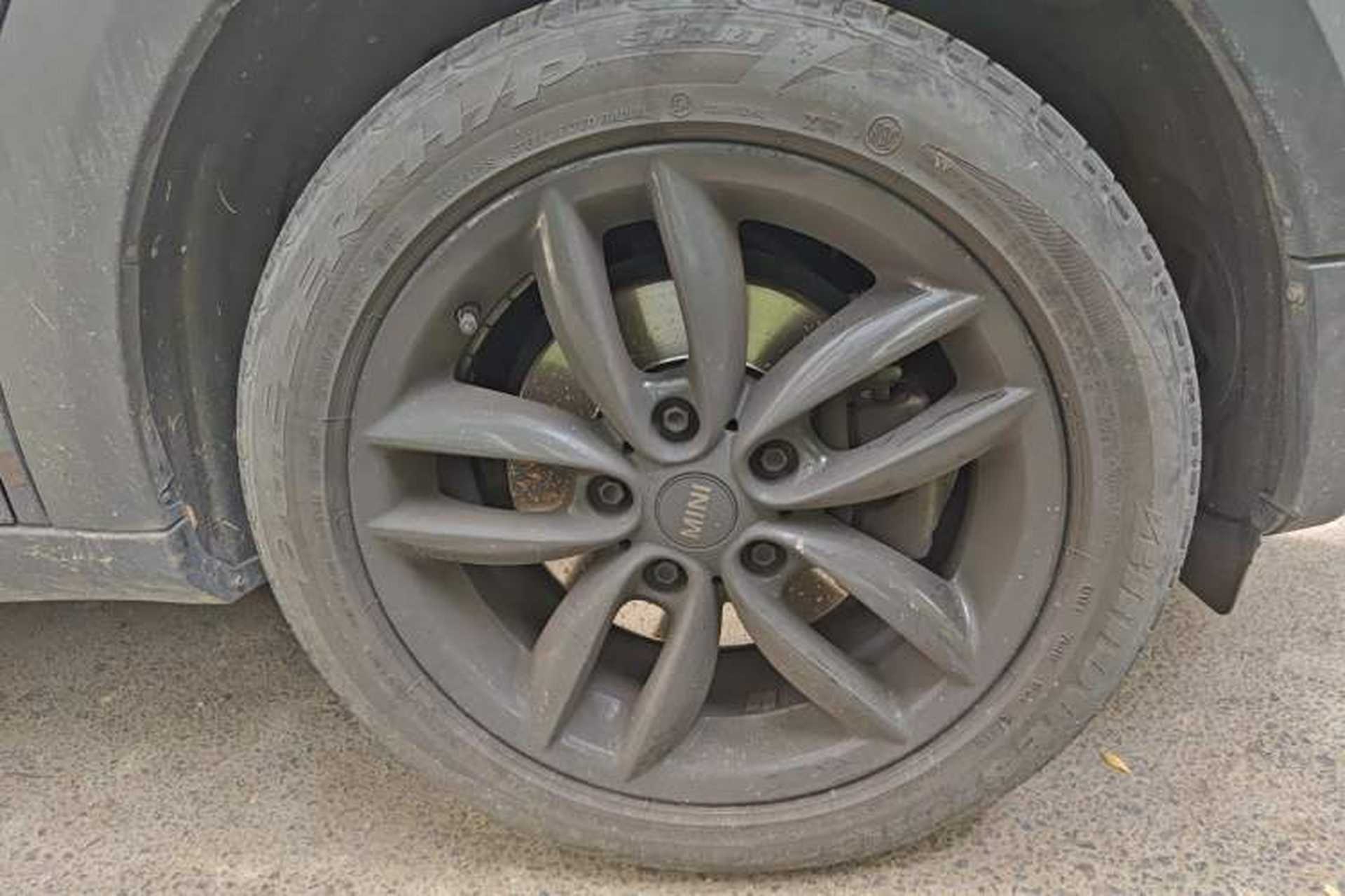 Used MINI Countryman 2014 1.6L COOPER Fun Right Front Wheel Hub