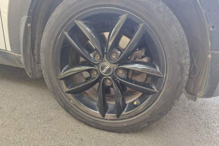 Used MINI Countryman 2014 1.6L COOPER Fun Right Front Wheel Hub