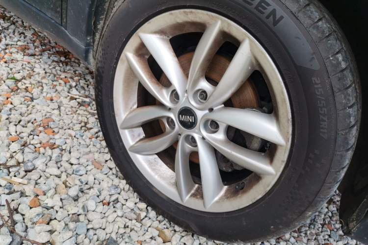 Used MINI Countryman 2014 1.6L COOPER Fun Right Front Wheel Hub