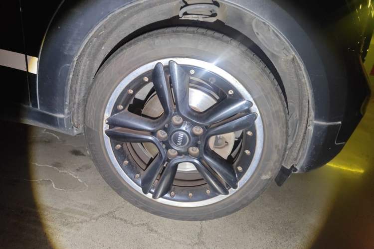 Used MINI Countryman 2014 1.6T COOPER S Right Front Wheel Hub