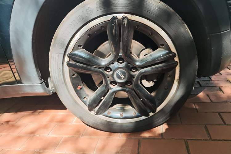 Used MINI Countryman 2014 1.6T COOPER S Right Front Wheel Hub
