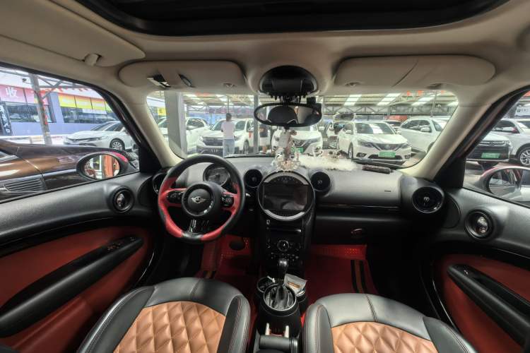 Used MINI Countryman 2014 1.6T COOPER ALL4 Fun Interior 1