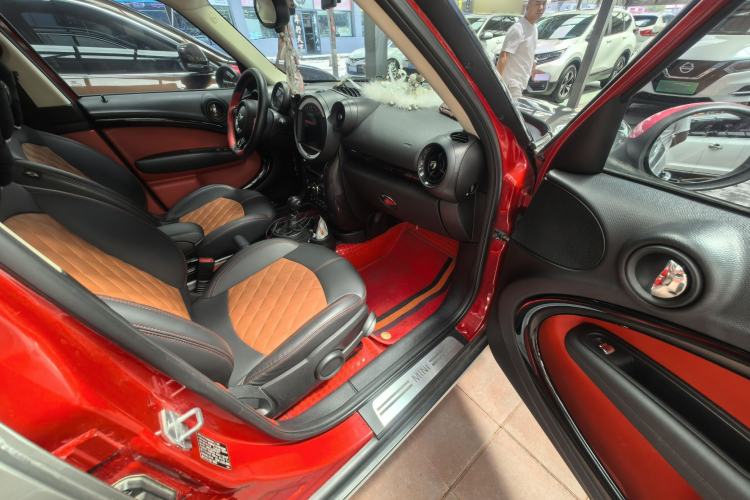Used MINI Countryman 2014 1.6T COOPER ALL4 Fun Interior 3