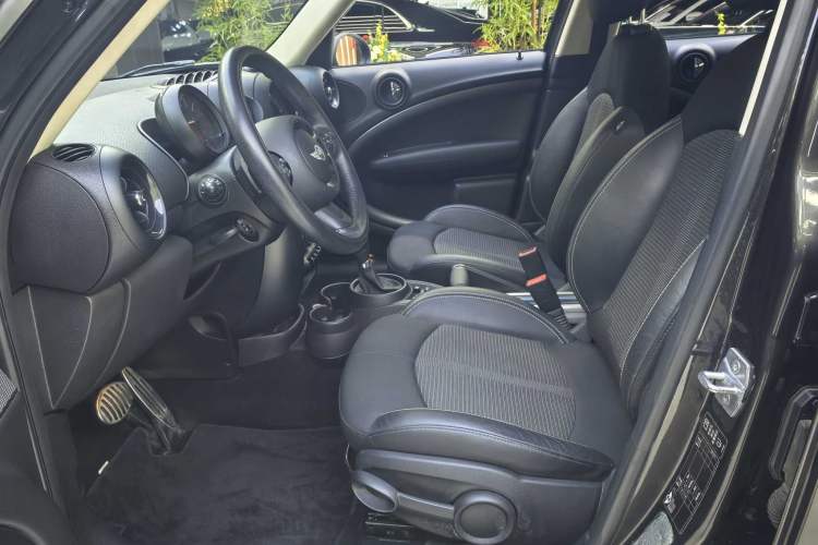 Used MINI Countryman 2014 1.6T COOPER S Interior 3