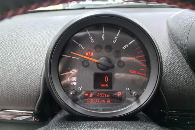 Used MINI Countryman 2014 1.6T COOPER ALL4 Fun Odometer Close Up