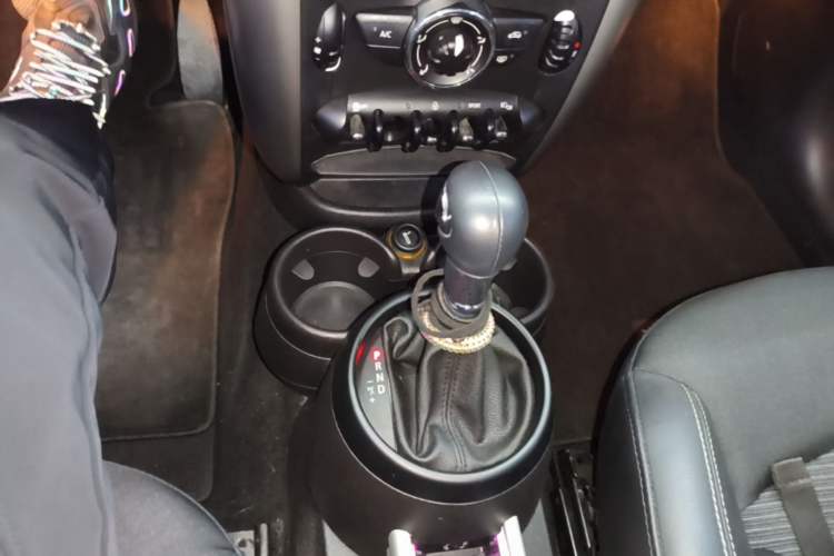 Used MINI Countryman 2014 1.6T COOPER ALL4 Fun Gear Lever