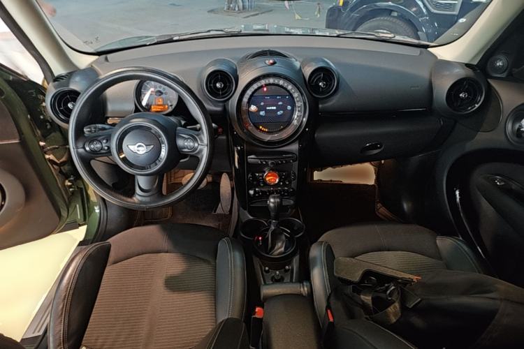 Used MINI Countryman 2014 1.6L COOPER Excitement Center Console