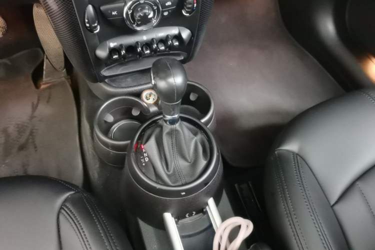 Used MINI Countryman 2014 1.6L COOPER Fun Gear Lever