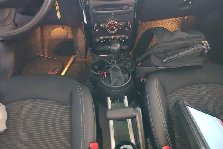 Used MINI Countryman 2014 1.6T COOPER ALL4 Fun Gear Lever