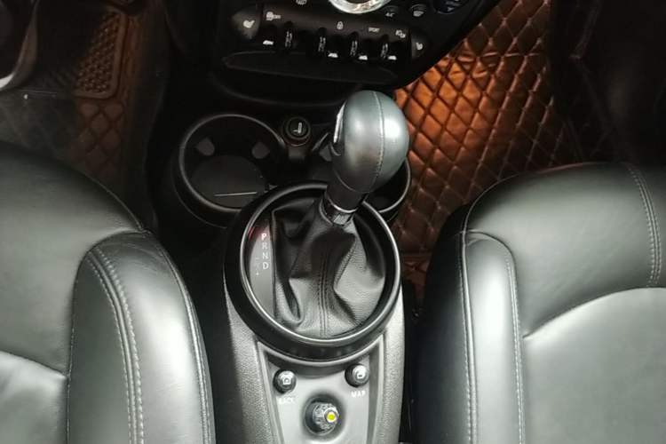Used MINI Countryman 2014 1.6T COOPER ALL4 Excitement Gear Lever