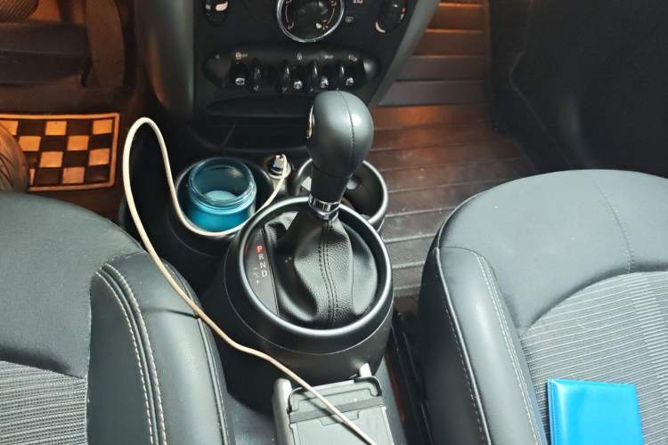 Used MINI Countryman 2014 1.6T COOPER ALL4 Fun Gear Lever
