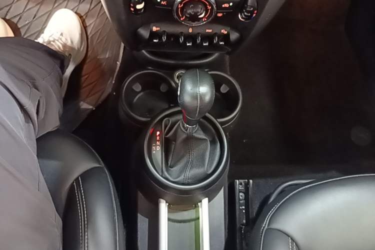 Used MINI Countryman 2014 1.6T COOPER ALL4 Fun Gear Lever