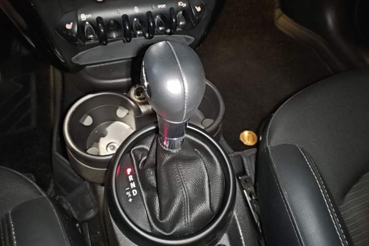 Used MINI Countryman 2014 1.6L COOPER Excitement Gear Lever