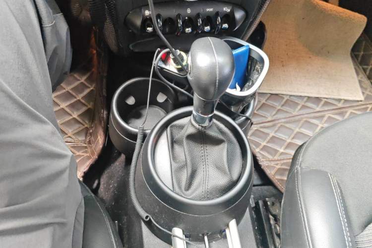 Used MINI Countryman 2014 1.6T COOPER ALL4 Fun Gear Lever