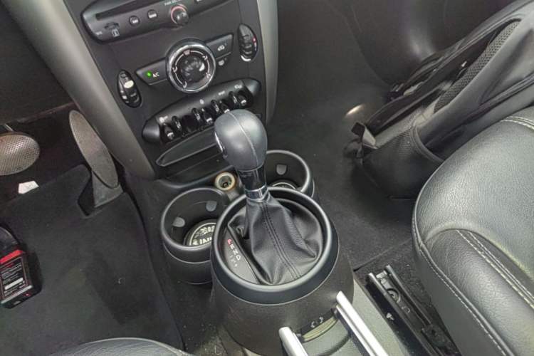 Used MINI Countryman 2014 1.6L COOPER Fun Gear Lever