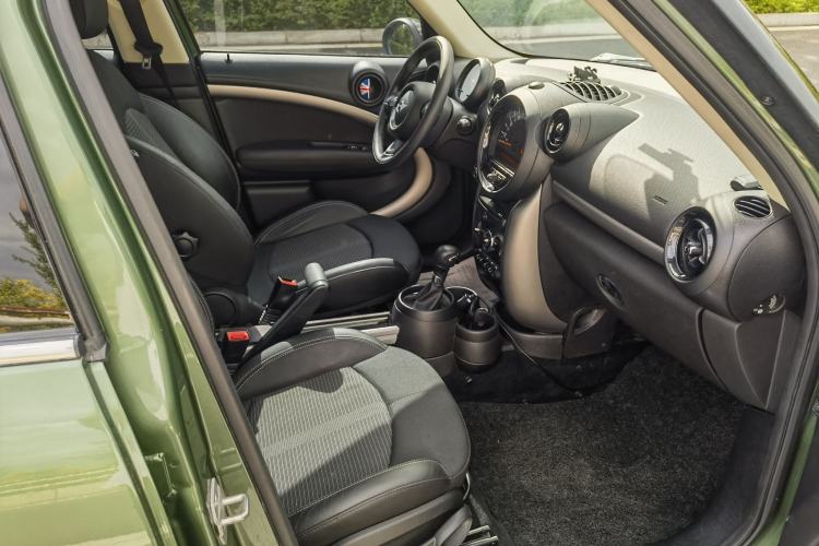 Used MINI Countryman 2014 1.6L COOPER Fun Interior 2