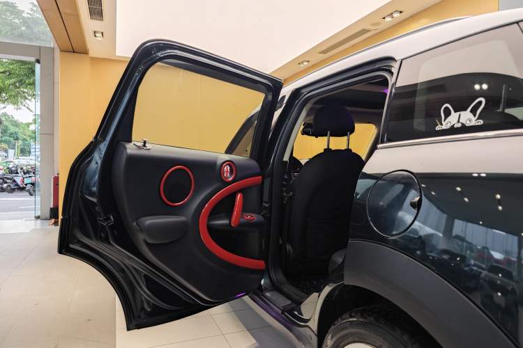 Used MINI Countryman 2014 1.6L COOPER Fun Interior 3