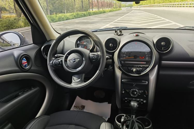 Used MINI Countryman 2014 1.6L COOPER Fun Interior 5