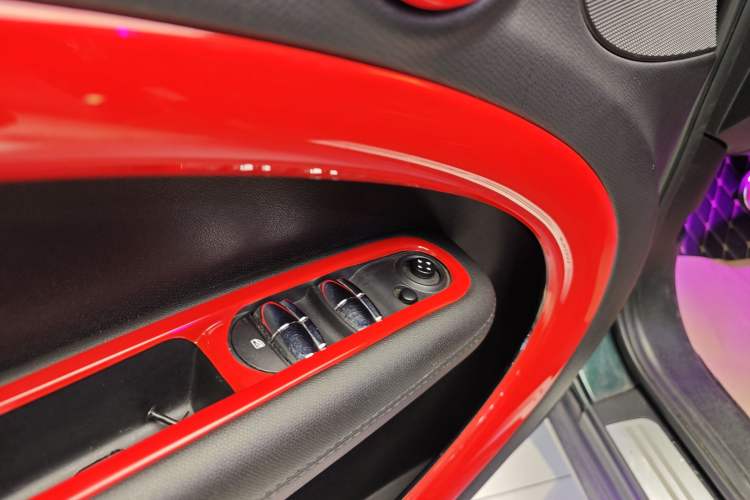 Used MINI Countryman 2014 1.6L COOPER Fun Interior 9