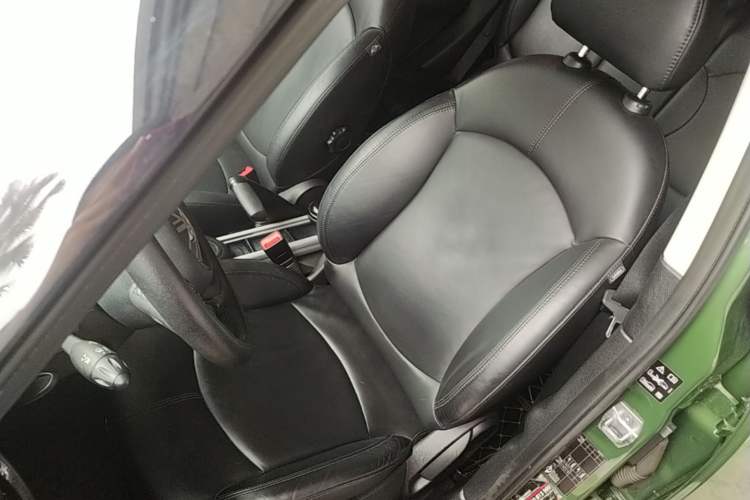 Used MINI Countryman 2014 1.6T COOPER ALL4 Excitement Left Front Seat