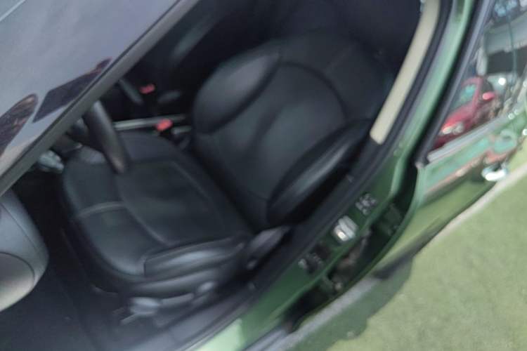 Used MINI Countryman 2014 1.6L COOPER Fun Left Front Seat