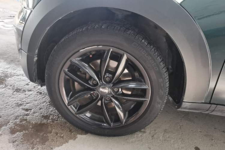 Used MINI Countryman 2014 1.6L COOPER Fun Left Front Wheel Hub