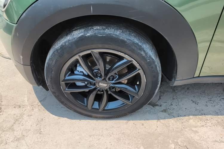 Used MINI Countryman 2014 1.6L COOPER Fun Left Front Wheel Hub