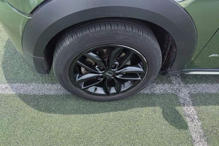 Used MINI Countryman 2014 1.6L COOPER Fun Left Front Wheel Hub
