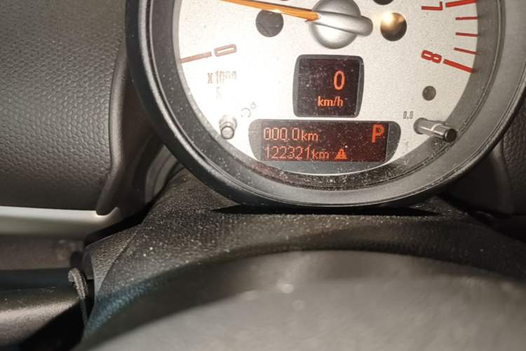 Used MINI Countryman 2014 1.6L ONE Odometer Close Up