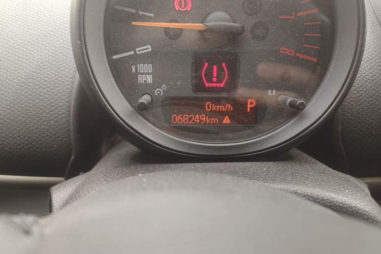 Used MINI Countryman 2014 1.6L ONE Odometer Close Up