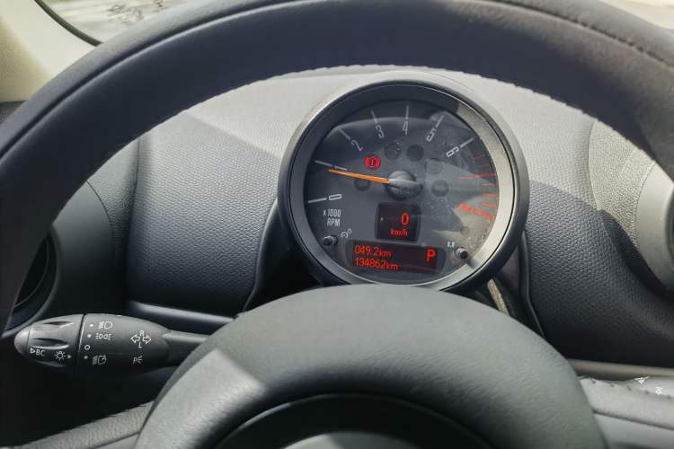 Used MINI Countryman 2014 1.6L COOPER Fun Odometer Close Up