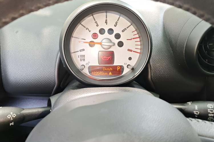 Used MINI Countryman 2014 1.6L COOPER Fun Odometer Close Up