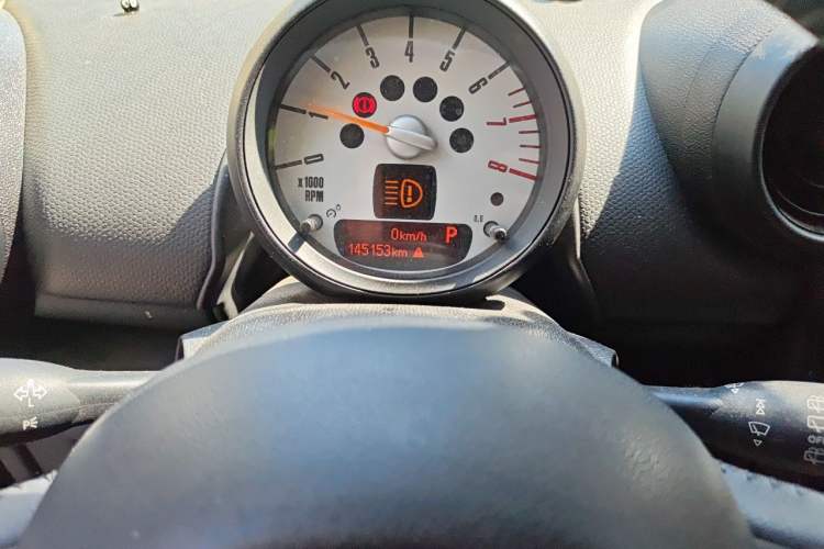 Used MINI Countryman 2014 1.6L COOPER Fun Odometer Close Up