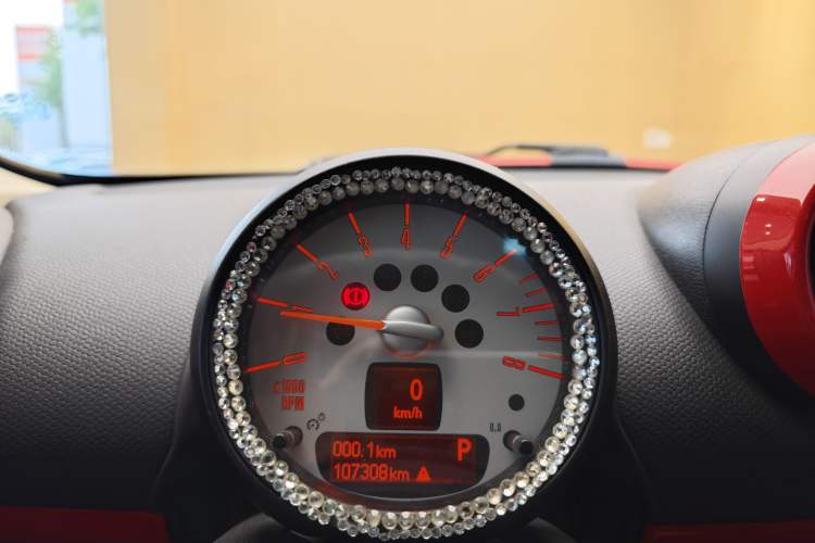 Used MINI Countryman 2014 1.6L COOPER Fun Odometer Close Up