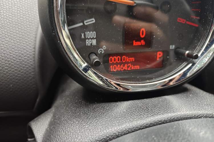 Used MINI Countryman 2014 1.6T COOPER S Odometer Close Up