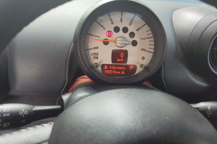 Used MINI Countryman 2014 1.6T COOPER ALL4 Fun Odometer Close Up