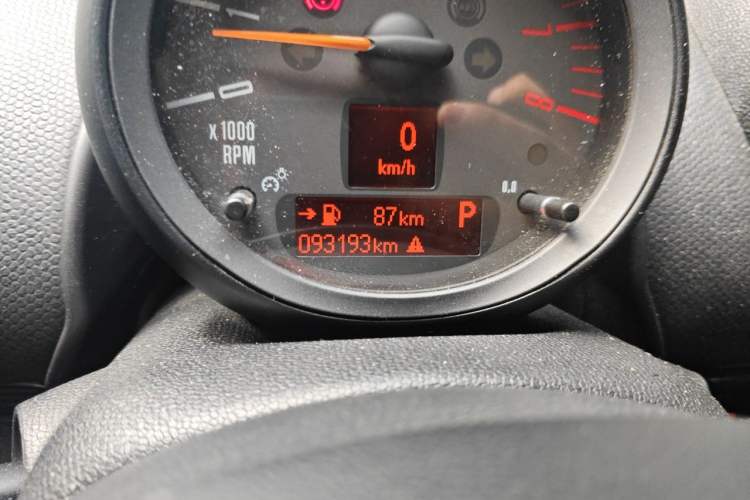 Used MINI Countryman 2014 1.6T COOPER ALL4 Fun Odometer Close Up