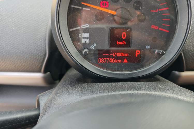 Used MINI Countryman 2014 1.6L ONE Odometer Close Up