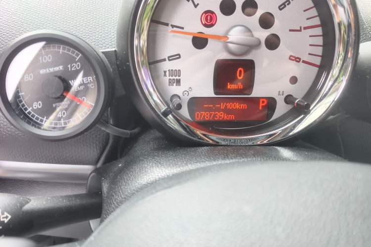 Used MINI Countryman 2014 1.6T COOPER S ALL4 Odometer Close Up