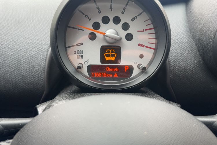 Used MINI Countryman 2014 1.6T COOPER ALL4 Fun Odometer Close Up