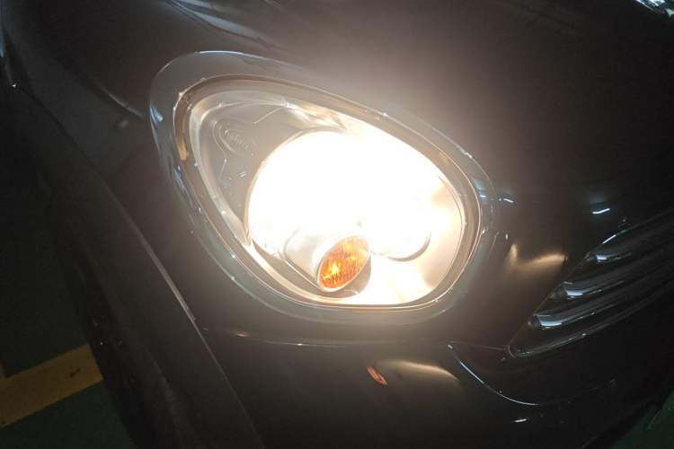 Used MINI Countryman 2014 1.6L COOPER Fun Right Front Headlight