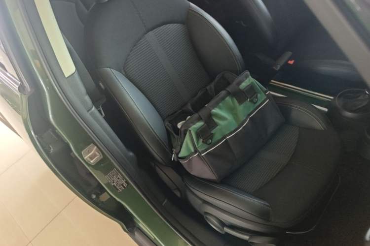 Used MINI Countryman 2014 1.6L COOPER Fun Right Front Seat