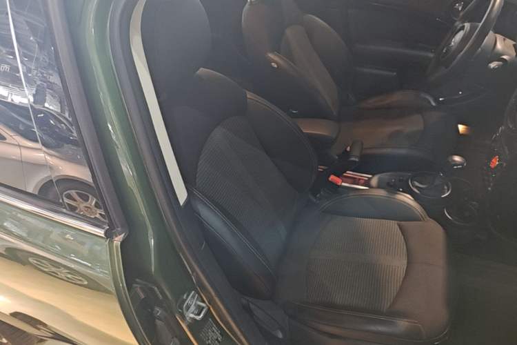 Used MINI Countryman 2014 1.6L COOPER Excitement Right Front Seat
