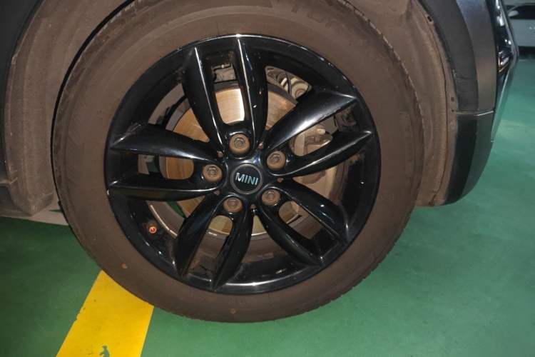 Used MINI Countryman 2014 1.6L COOPER Fun Right Front Wheel Hub